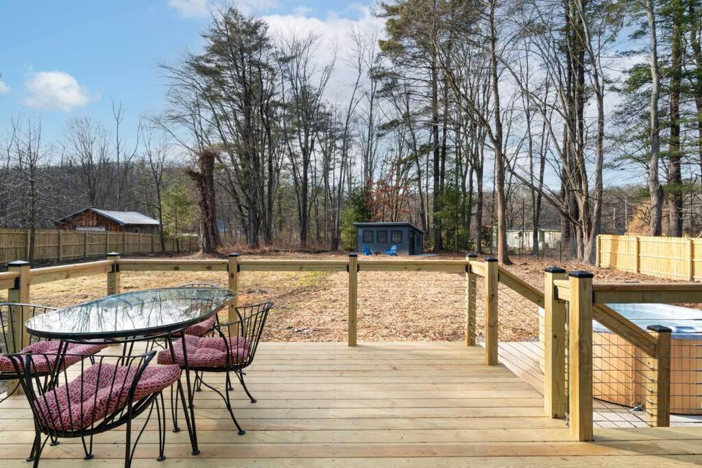 New Paltz Zen Wellness Cabin W/ Hot Tub エクステリア 写真